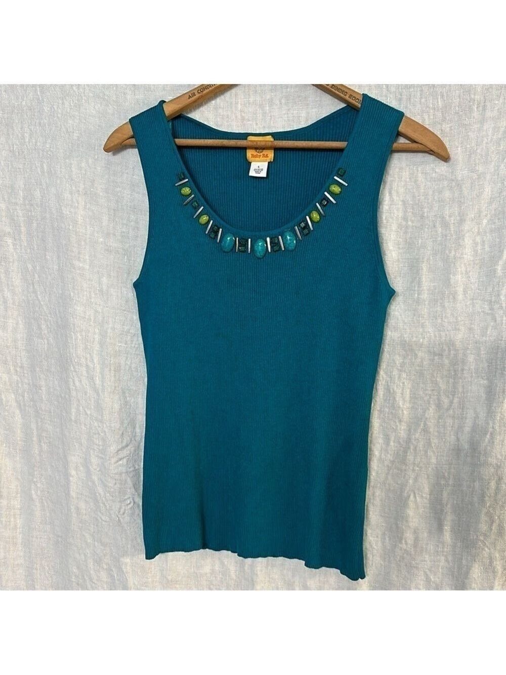 Ruby Rd Jade sleeveless top Jeweled embellishment around the scooped neck Size L